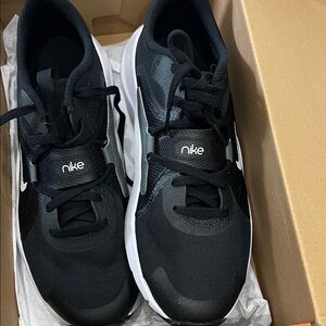Nike Men's Black & White Athletic Running Shoes